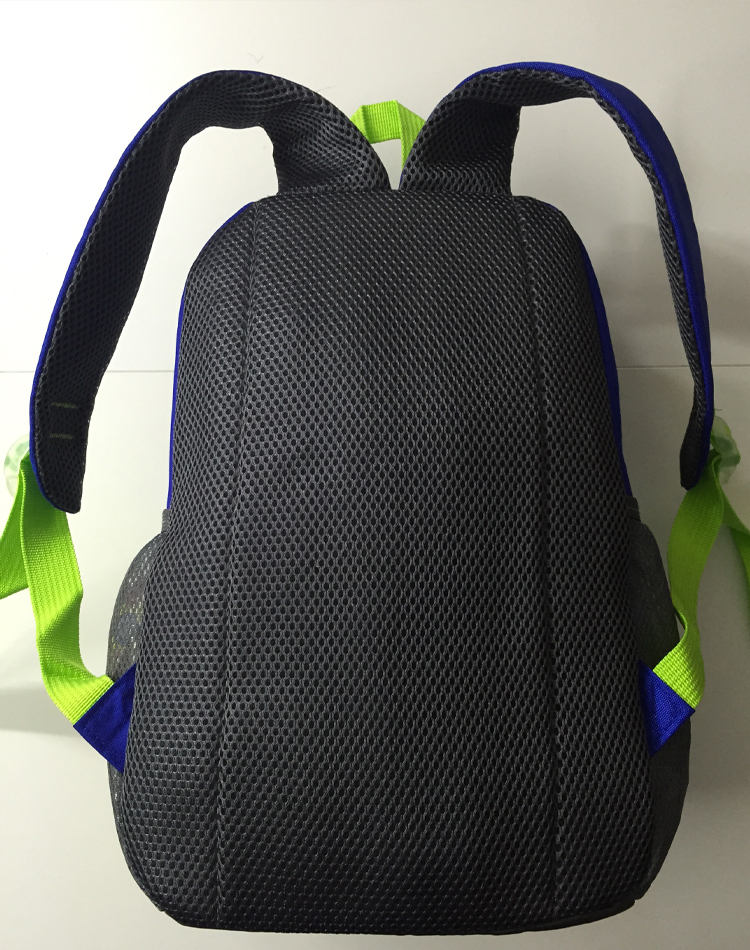 户外运动款幼儿园书包背面.jpg